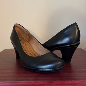 Sofft black leather size 9 heels